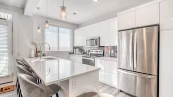 Micro-ondes, four, plaque de cuisson, lave-vaisselle