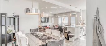 Modern Seton Townhouse AC Free Parking Sleeps 4