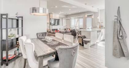 Modern Seton Townhouse AC Free Parking Sleeps 4