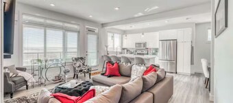 Modern Seton Townhouse AC Free Parking Sleeps 4