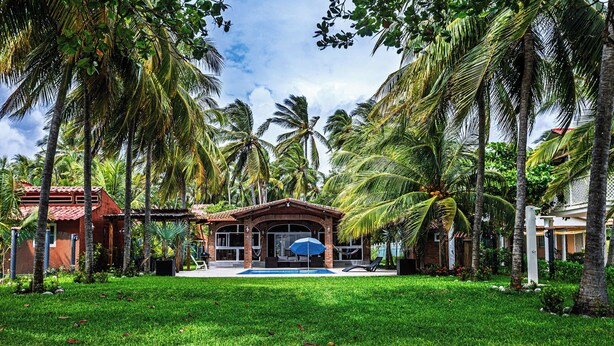 A house with a swimming pool, surrounded by palm trees and a well-maintained lawn. - Rancho San Jose - Barra De Santiago (Barra de Santiago)