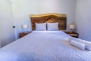 3 habitaciones, tabla de planchar con plancha, wifi y ropa de cama 