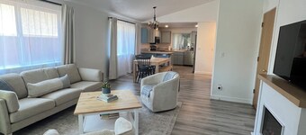 Cozy 3-bedroom house in the heart of Dundee wine country.