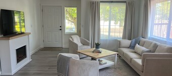 Cozy 3-bedroom house in the heart of Dundee wine country.