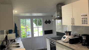 Micro-ondes, four, plaque de cuisson, lave-vaisselle