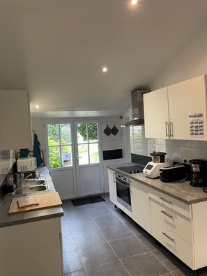 Microwave, oven, stovetop, dishwasher