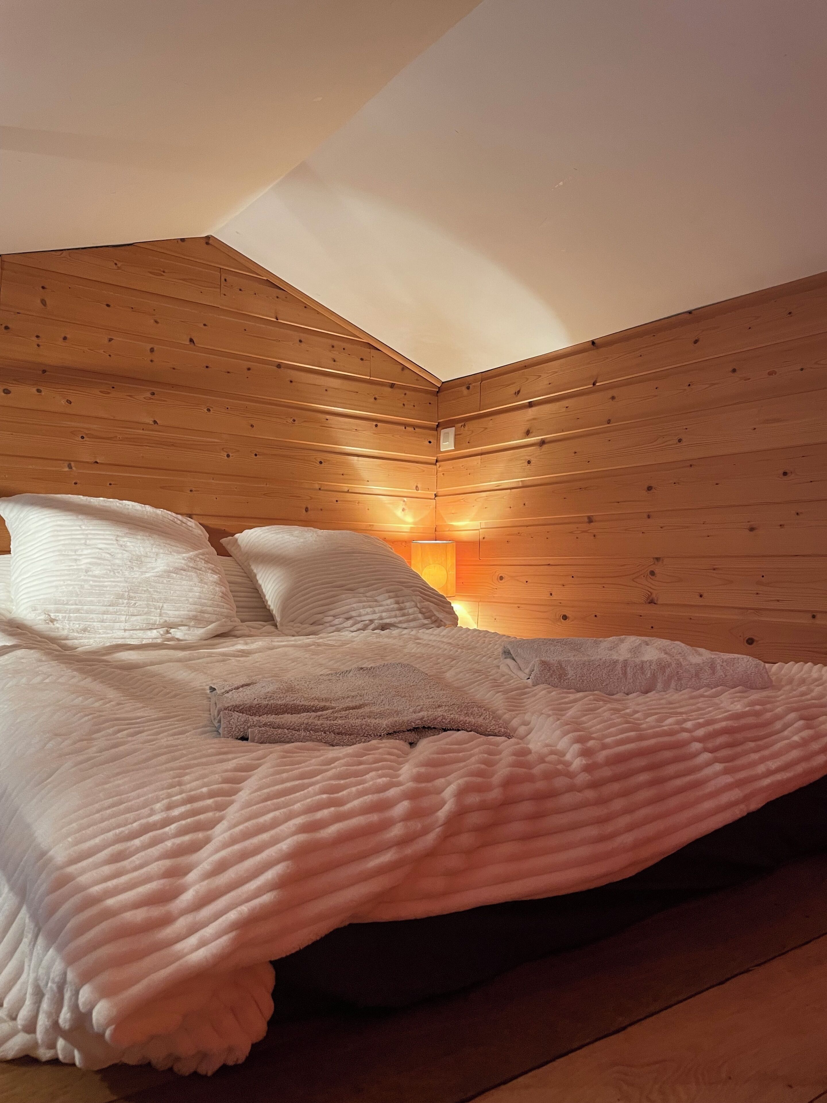 5 chambres, fer et planche à repasser, Wi-Fi, draps fournis