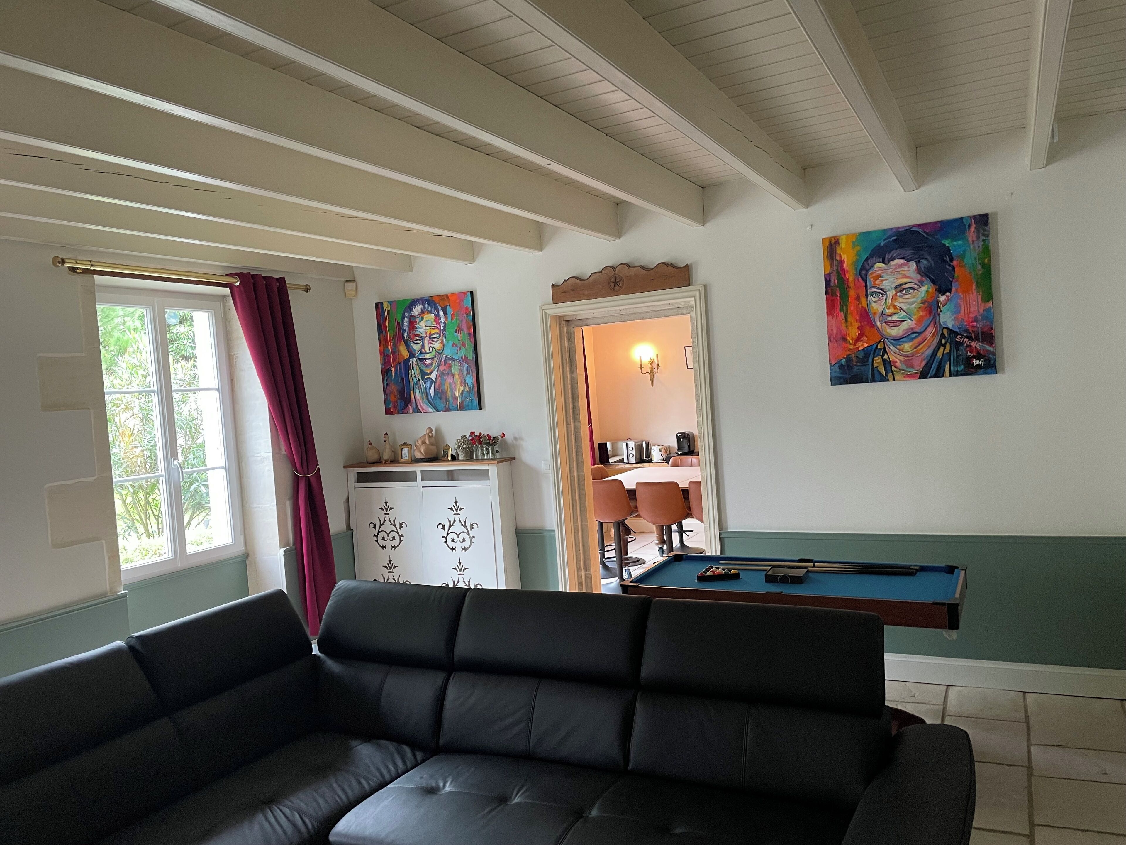 Télévision, cheminée