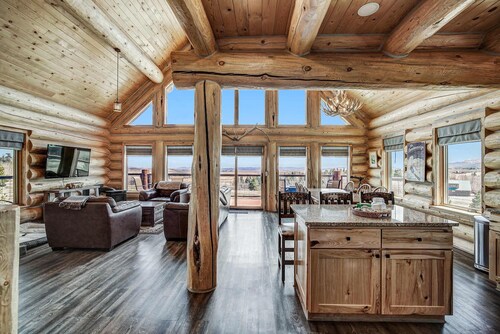 Thick Spike Lodge - Huge space for the whole group!