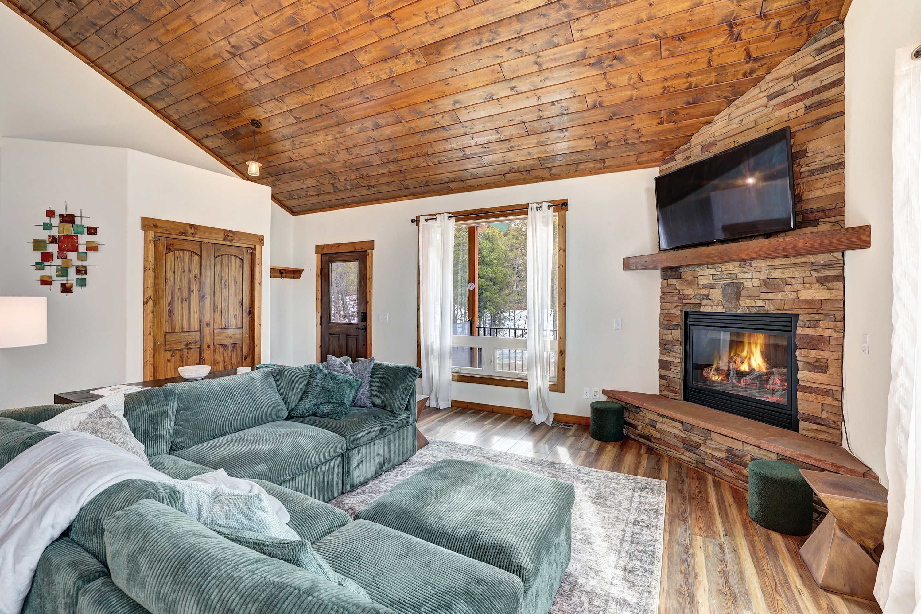 TV, fireplace, offices