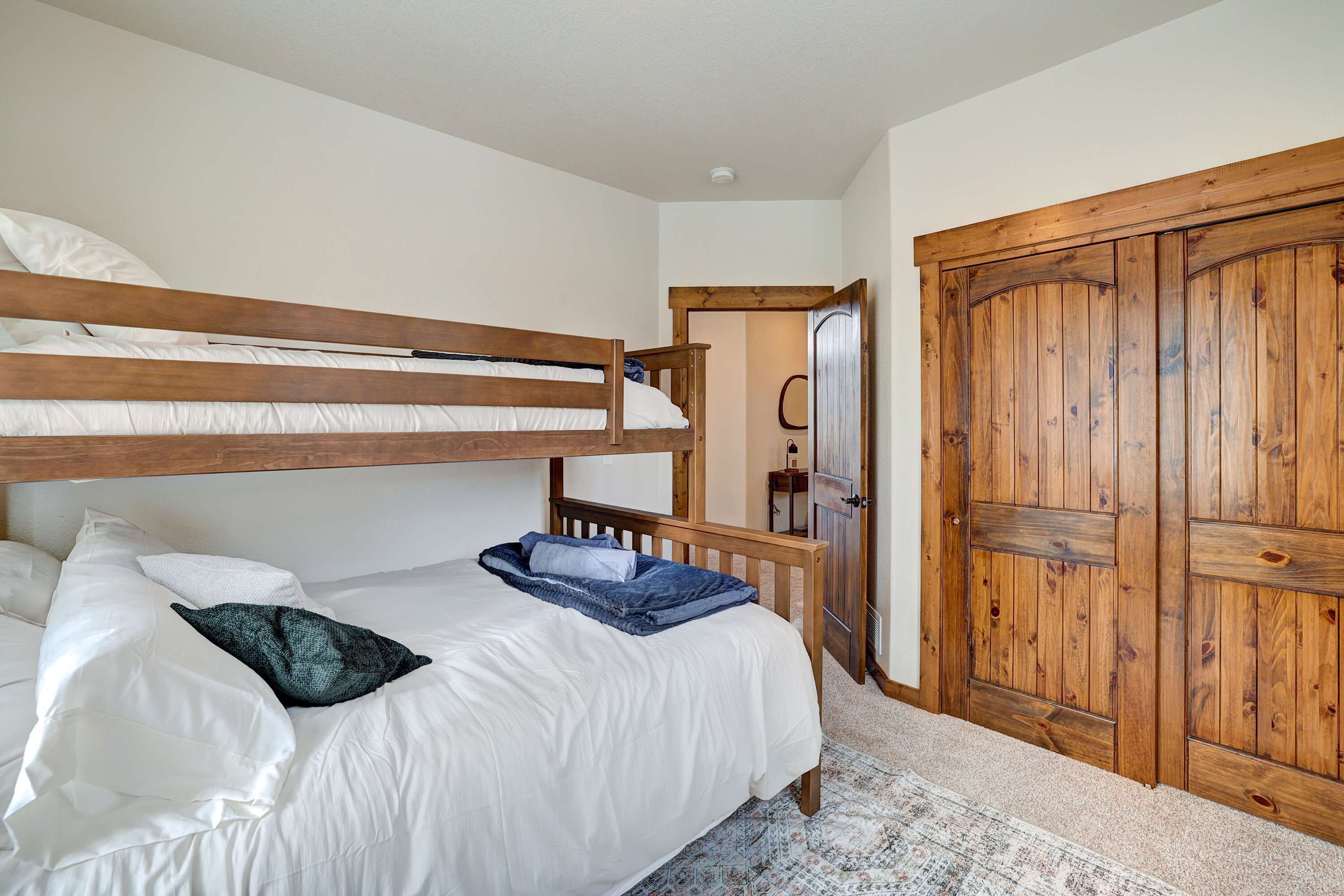 2 bedrooms, travel crib, WiFi, bed sheets