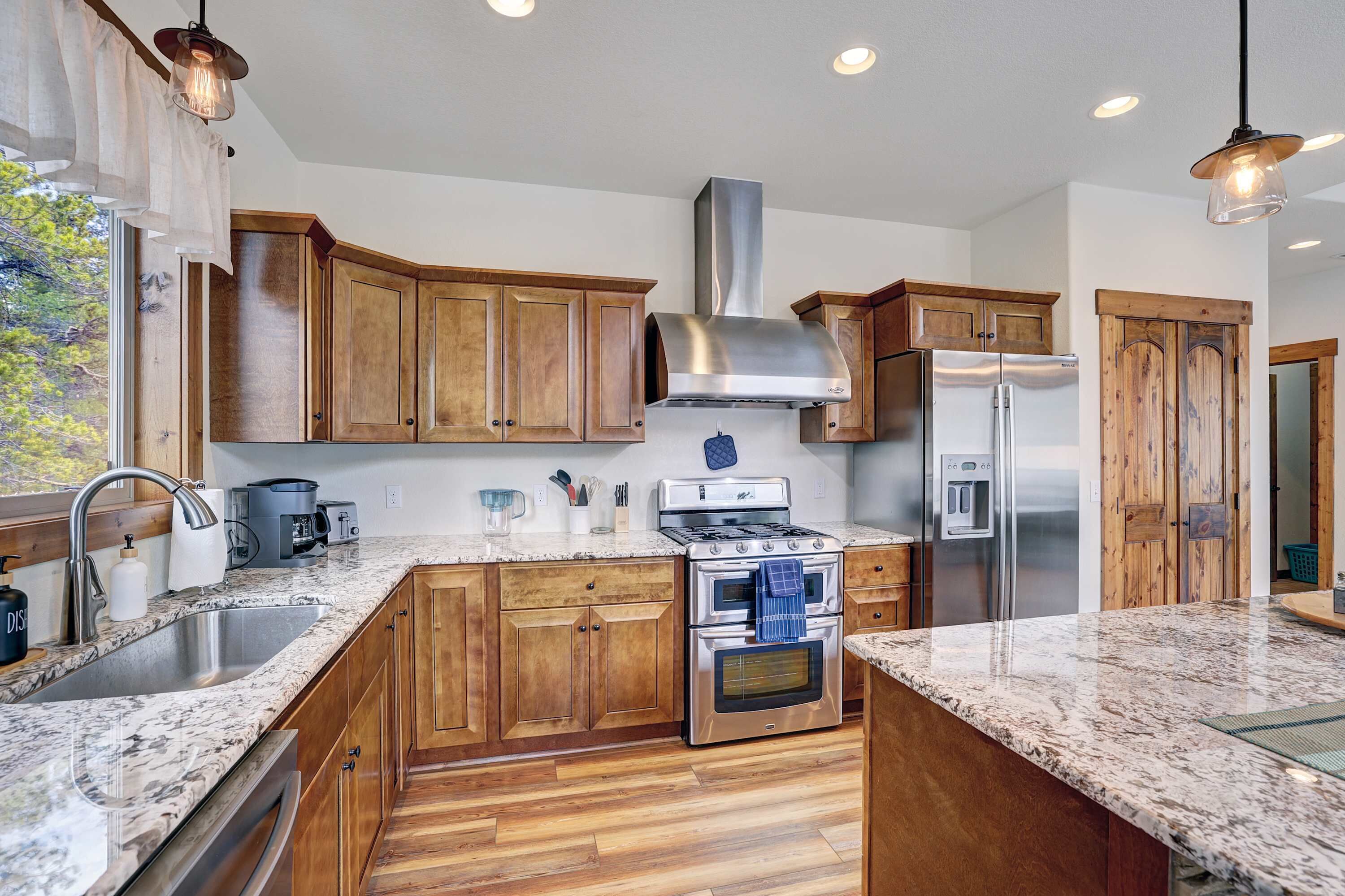 冰箱、微波炉、炉灶、洗碗机