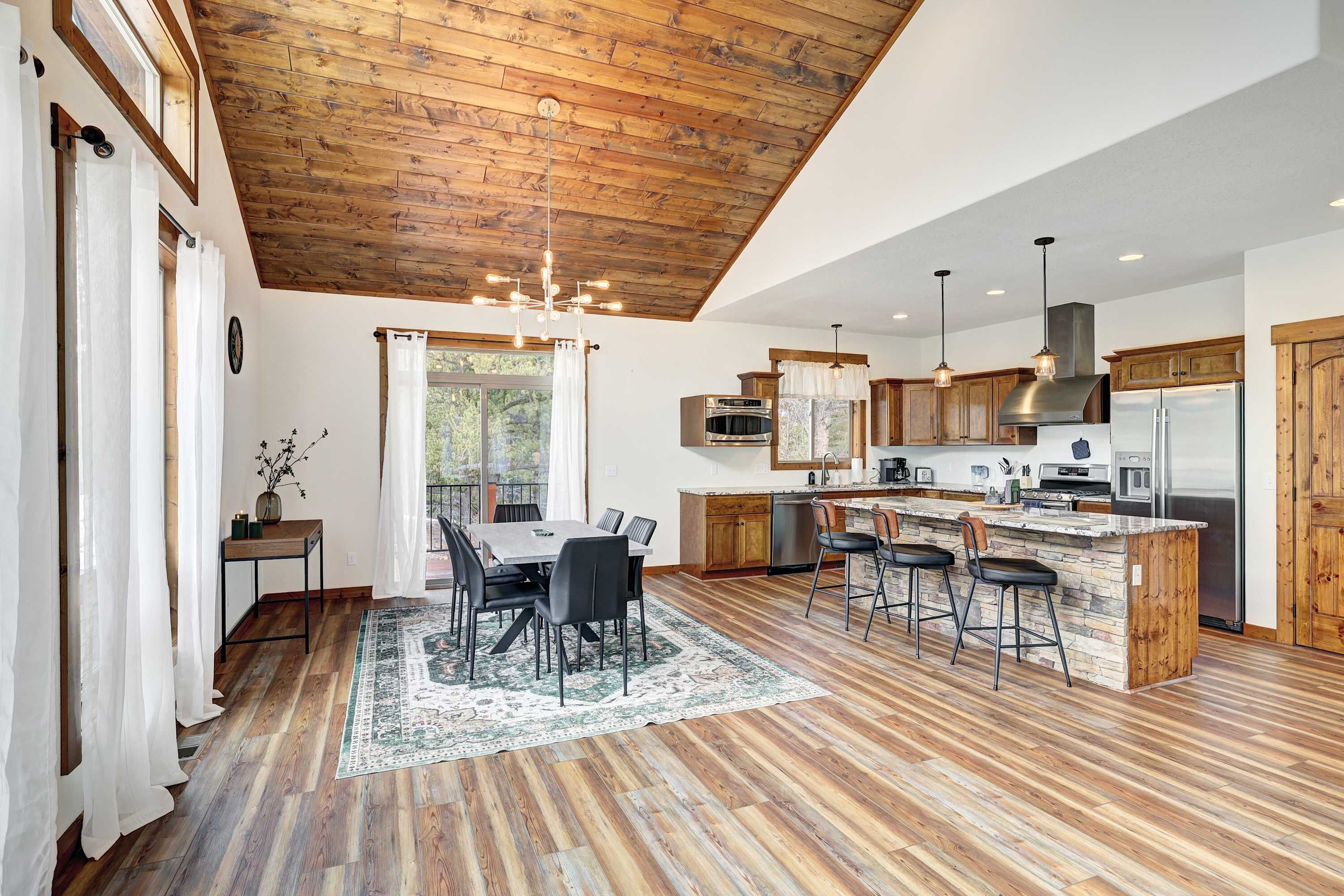 Kühlschrank, Mikrowelle, Herdplatte, Geschirrspüler