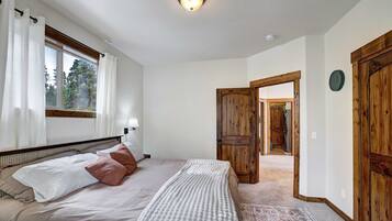 2 habitaciones, cuna de viaje, wifi y ropa de cama