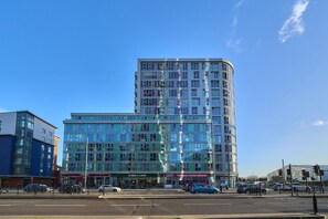 Exterior - Spacious 3-bed Apartment in Stratford | Free Parking & Terrace (Greater London)