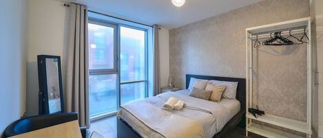 3 bedrooms, iron/ironing board, Internet, bed sheets