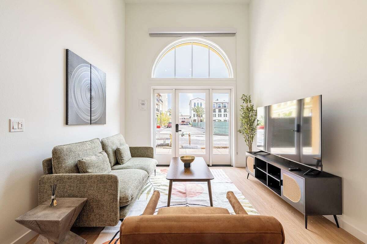 Smart-TV, fotballspill og bordtennis