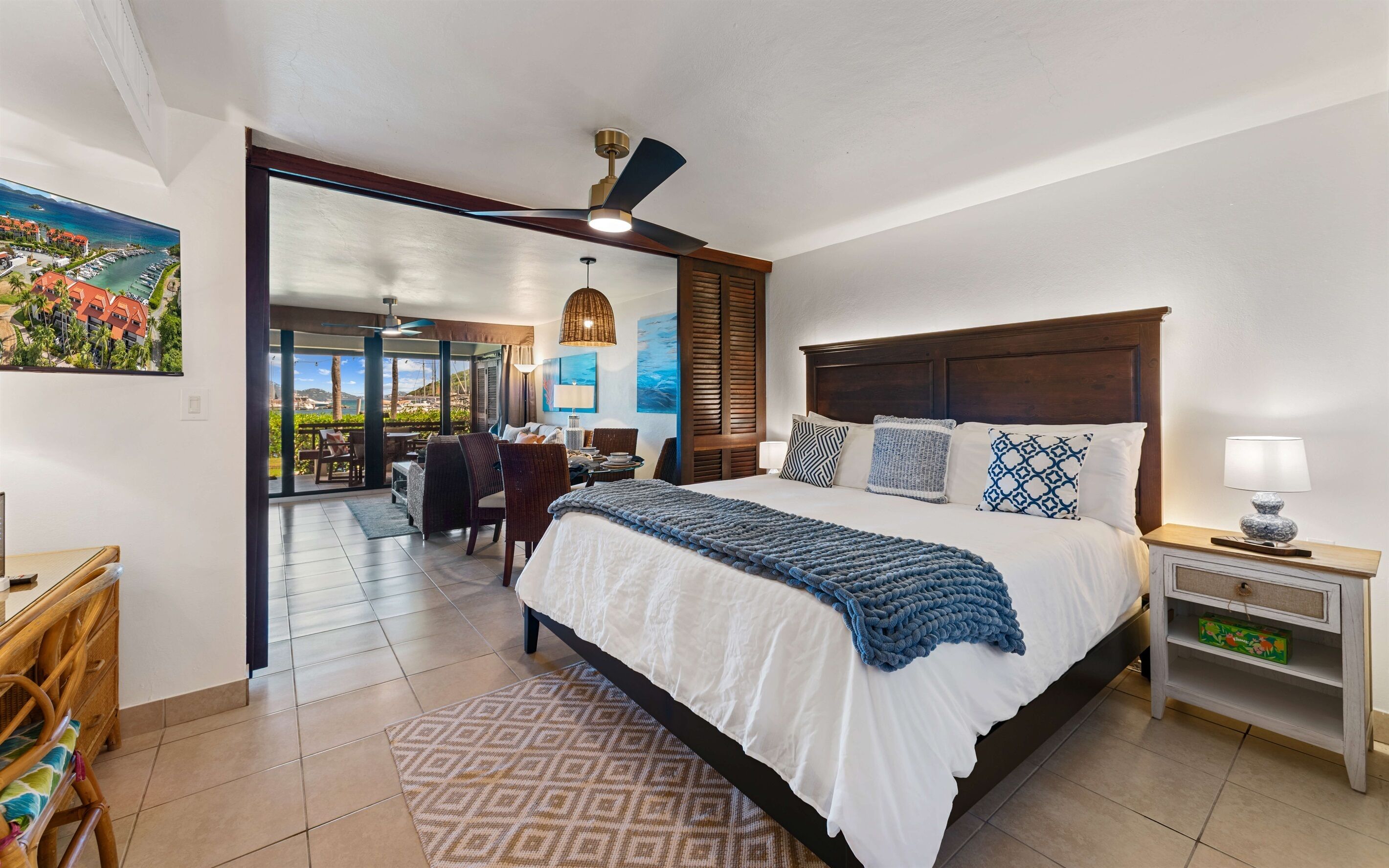 Skrivbord, strykjärn/strykbräda, resesäng och gratis wi-fi