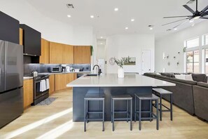 Comfort Triple Room | Private kitchen - The Ultimate Golfer's Paradise (Scottsdale)