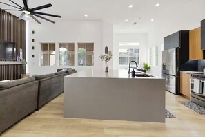 Comfort Triple Room | Private kitchen - The Ultimate Golfer's Paradise (Scottsdale)