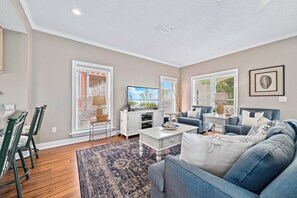 Smart TV, table football - "Above The Waves" Steps To Beach, Panoramic Gulf Views, Pool, 4BR, Dog Friendly (Gulf Shores)