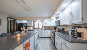 Fridge, oven, stovetop, dishwasher - Spacious Ozark Home Near River & Wineries (Saint James)