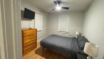 2 Schlafzimmer, Schreibtisch, WLAN, Bettwäsche