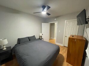 2 bedrooms, desk, WiFi, bed sheets - Beach Apartment in Woodmont Milford 102 (Milford)