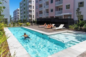 Outdoor pool - Stunning 3-Bedroom Apartment with Pool in Onehunga (Auckland Central)