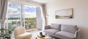 Stunning 3-Bedroom Apartment with Pool in Onehunga
