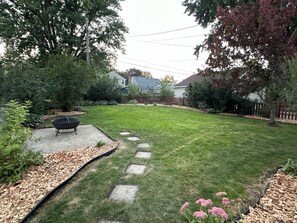 Property grounds - 3-bedroom house in a peaceful Saint Paul neighborhood with a fenced in back yard (Saint Paul)