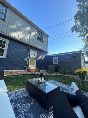 Terrace/patio - 3-bedroom house in a peaceful Saint Paul neighborhood with a fenced in back yard (Saint Paul)