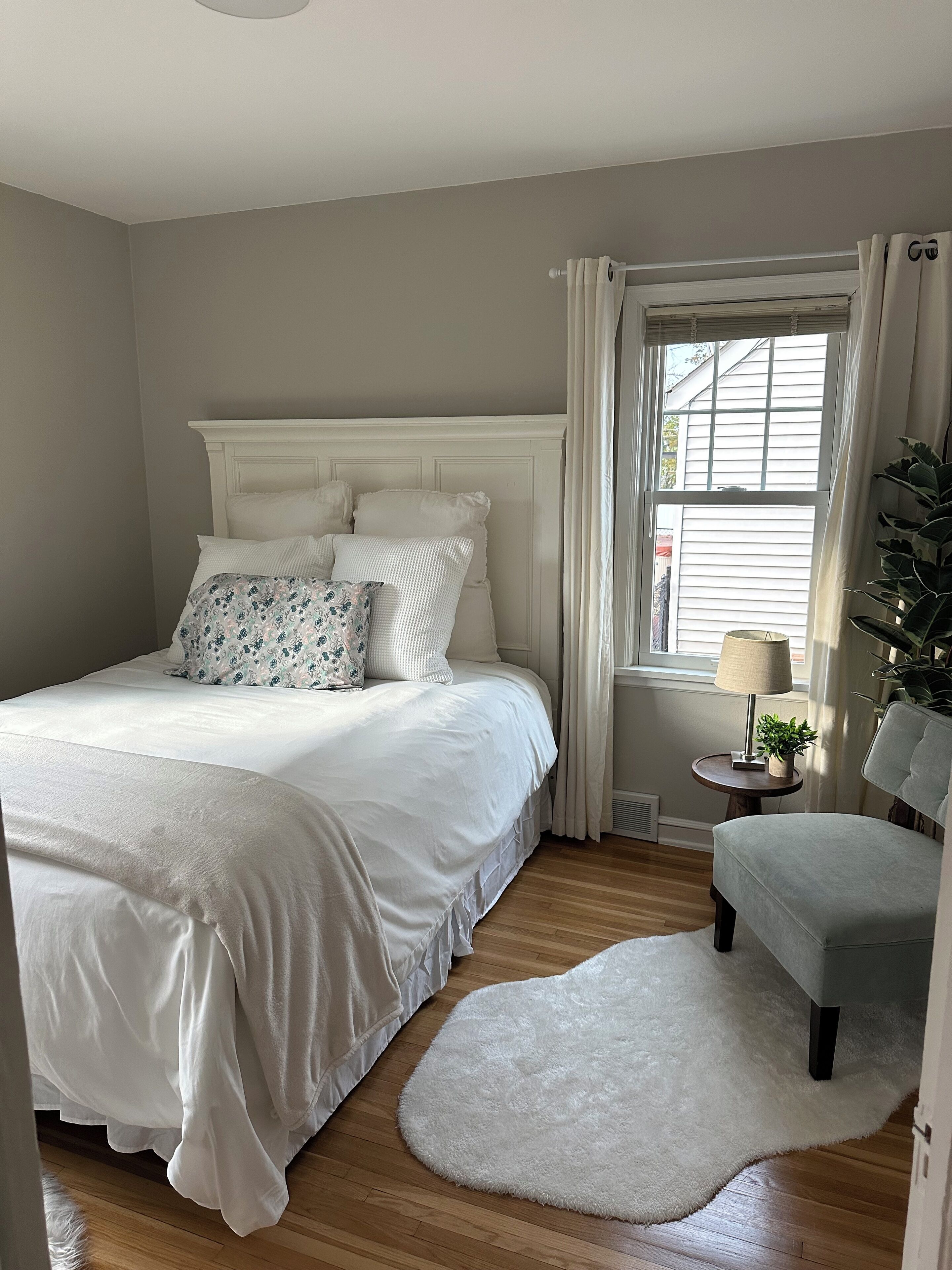 3 slaapkamers, een strijkplank/strijkijzer, wifi, beddengoed