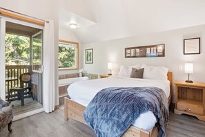 1 bedroom, iron/ironing board, free WiFi, bed sheets - Forest & Sea Views - Jetted Tub - Walk to Beaches & Wild Pacific Trail (Ucluelet)