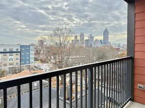 Property grounds - Chic City Retreat Modern Condo in Old Fourth War (Atlanta)