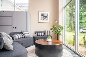 Interior - Chic City Retreat Modern Condo in Old Fourth War (Atlanta)