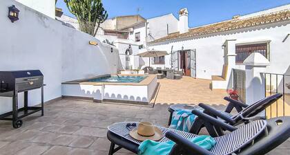 Awesome home in Castilblanco de los Ar