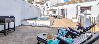 Awesome home in Castilblanco de los Ar