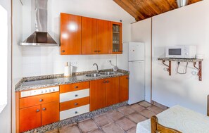 Frigorífico, horno, placa de cocina y cafetera o tetera