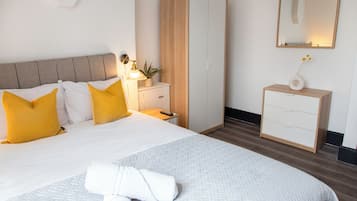 Lägenhet Deluxe | Skrivbord, arbetsyta för laptop, strykjärn/strykbräda och gratis wi-fi