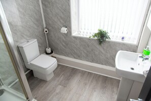 Deluxe Apartment, Canal View | Bathroom - Residency apartments liverpool  (Bootle)