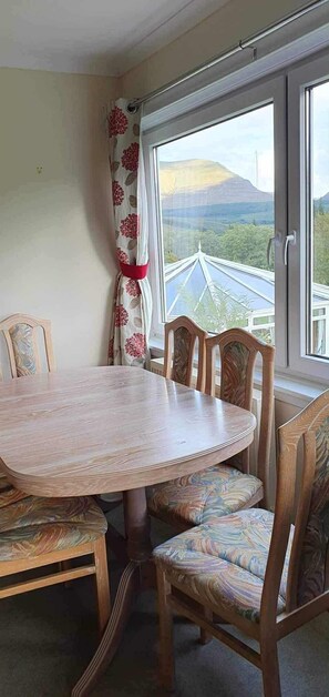 Dining - River View - 4 Bedroom Flat (Garve)