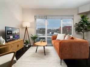 Smart TV - Cozy in Queen Anne • 94 Walk Score • Free Parking! (Seattle)