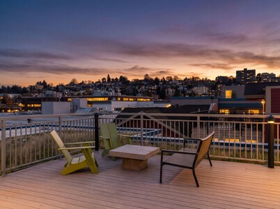 Cozy in Queen Anne • 94 Walk Score • Free Parking!