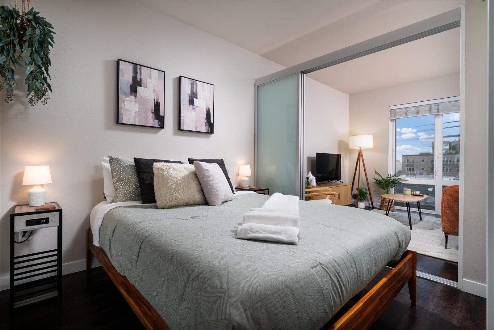 1 室のベッドルーム、アイロン / アイロン台、WiFi (無料)、ベッドシーツ