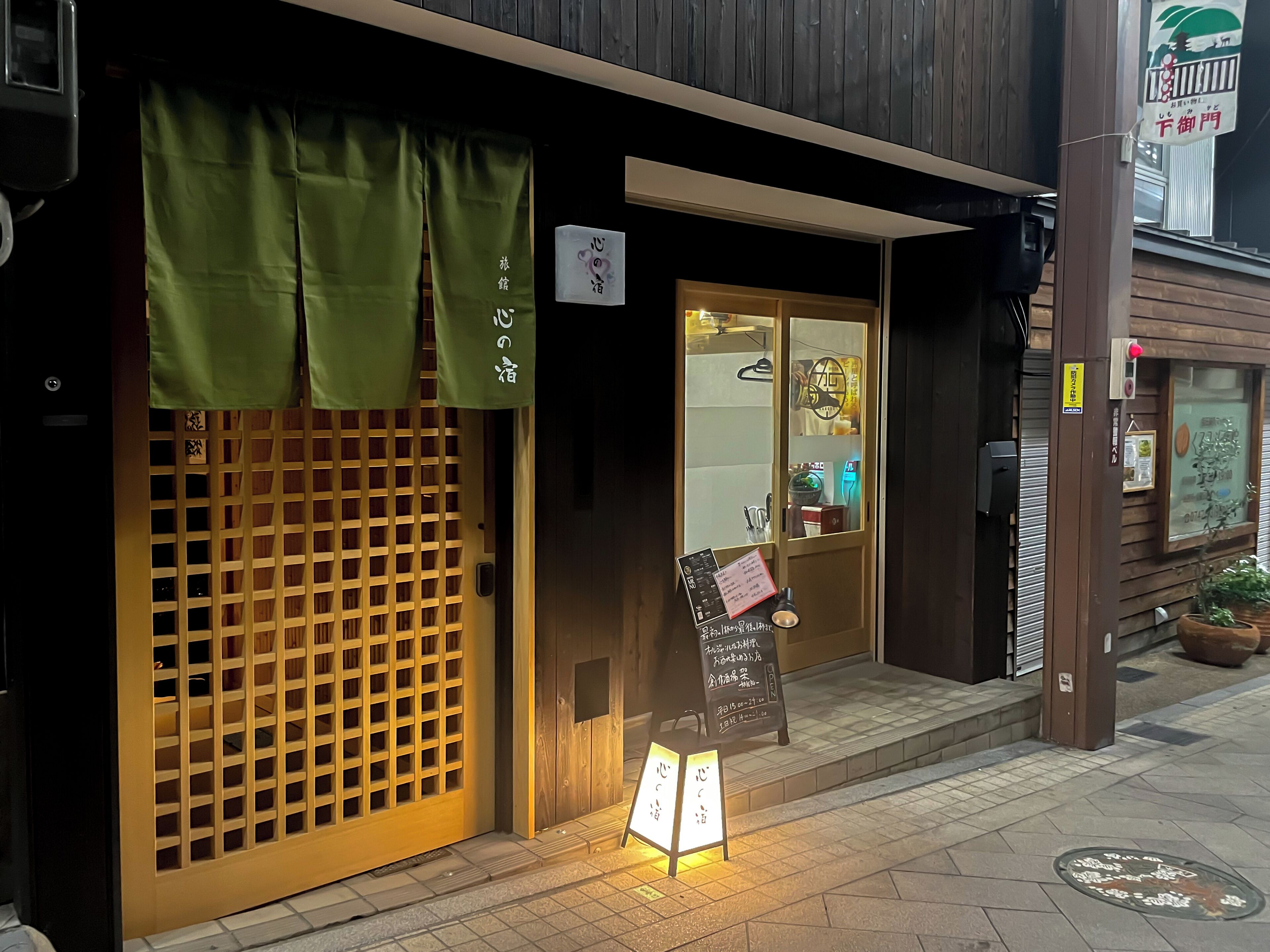 住宿正面 (夜晚)