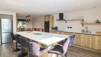 Cottage | Cuisine privée | Lave-vaisselle, batterie de cuisine, vaisselle et ustensiles