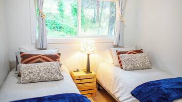 4 bedrooms, WiFi, bed sheets