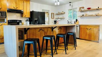 Micro-ondes, four, plaque de cuisson, lave-vaisselle