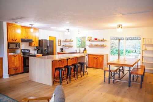 Family Friendly Gorge Lodge